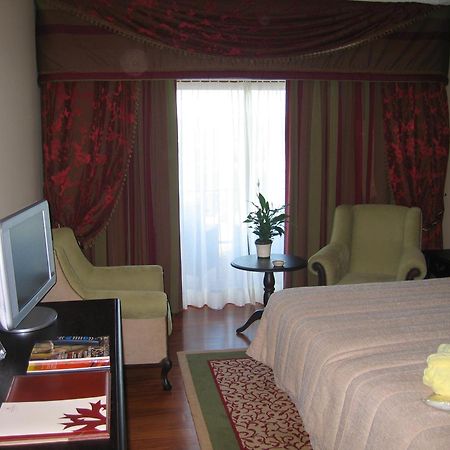 Convento Do Espinheiro, Historic Hotel & Spa Эвора Номер фото A room at the hotel