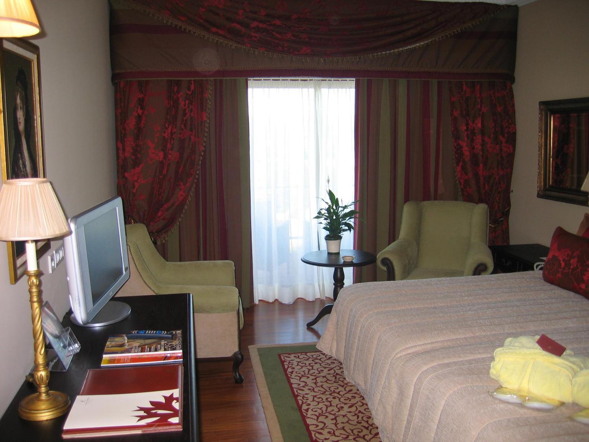 Convento Do Espinheiro, Historic Hotel & Spa Эвора Номер фото A room at the hotel