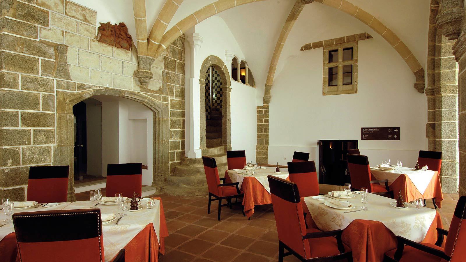 Convento Do Espinheiro, Historic Hotel & Spa Эвора Ресторан фото Restaurant in the monastery