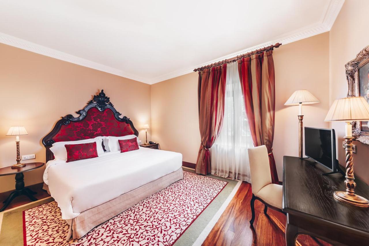 Convento Do Espinheiro, Historic Hotel & Spa Эвора Экстерьер фото A room at the hotel