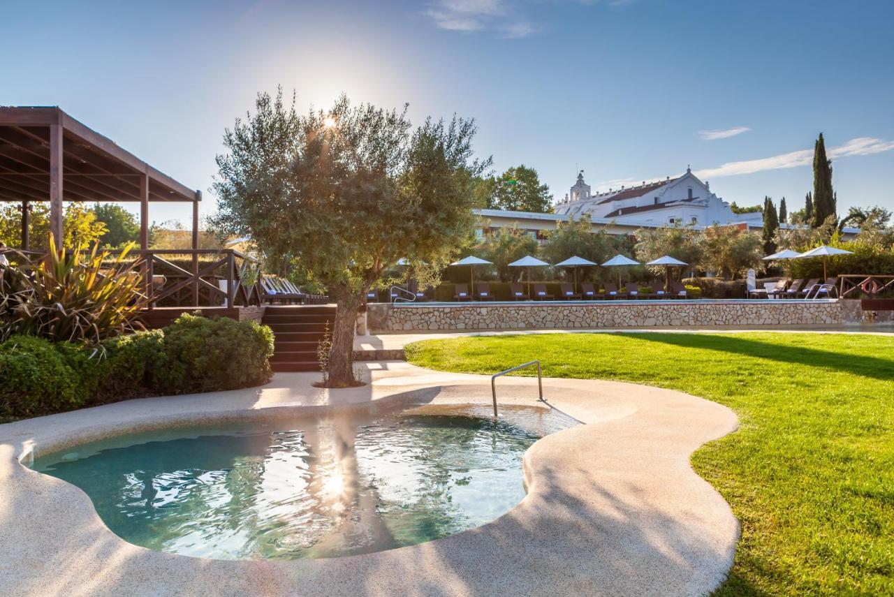 Convento Do Espinheiro, Historic Hotel & Spa Эвора Экстерьер фото The hotel's swimming pool