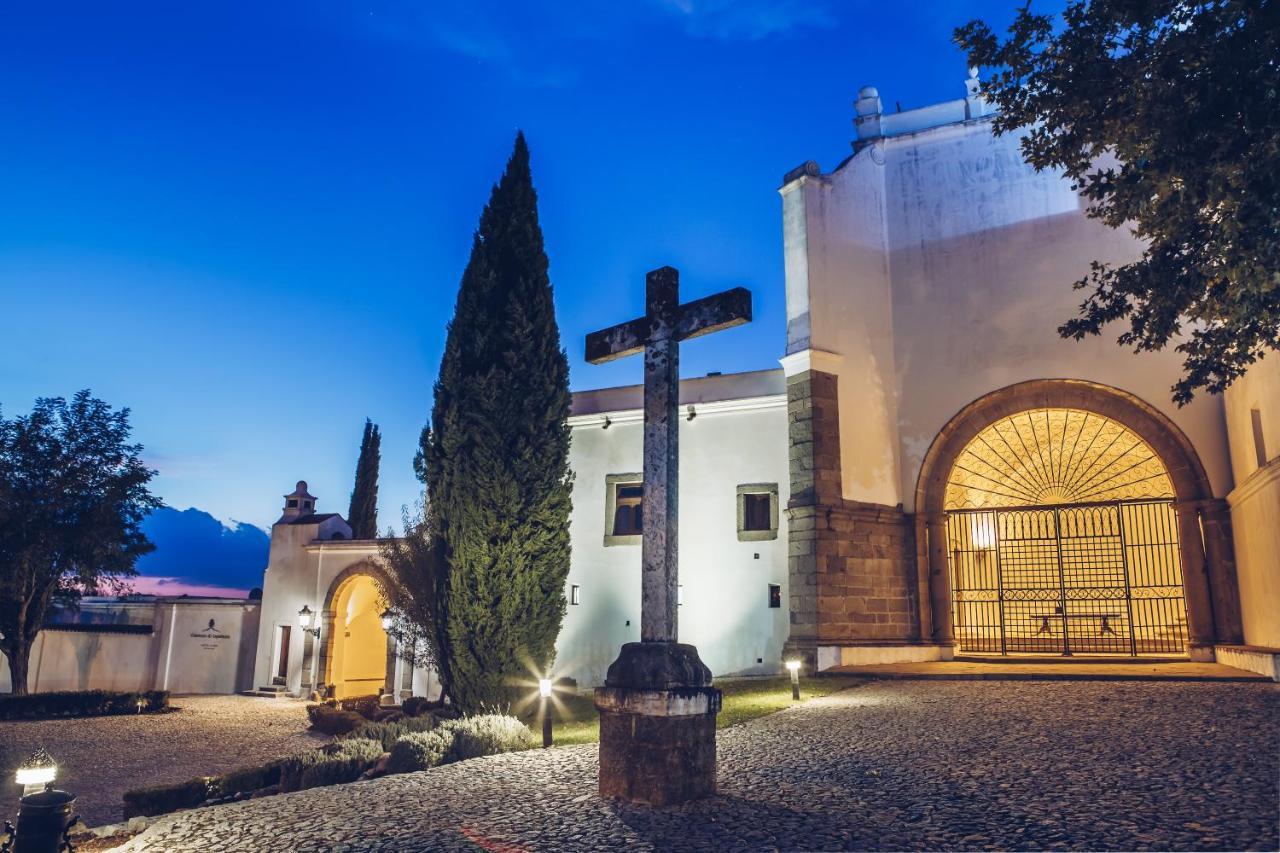 Convento Do Espinheiro, Historic Hotel & Spa Эвора Экстерьер фото The church of San Bartolomé