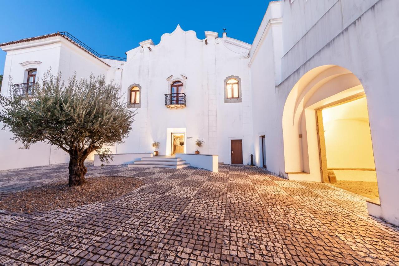 Convento Do Espinheiro, Historic Hotel & Spa Эвора Экстерьер фото The main façade of the Pousada de Óbidos