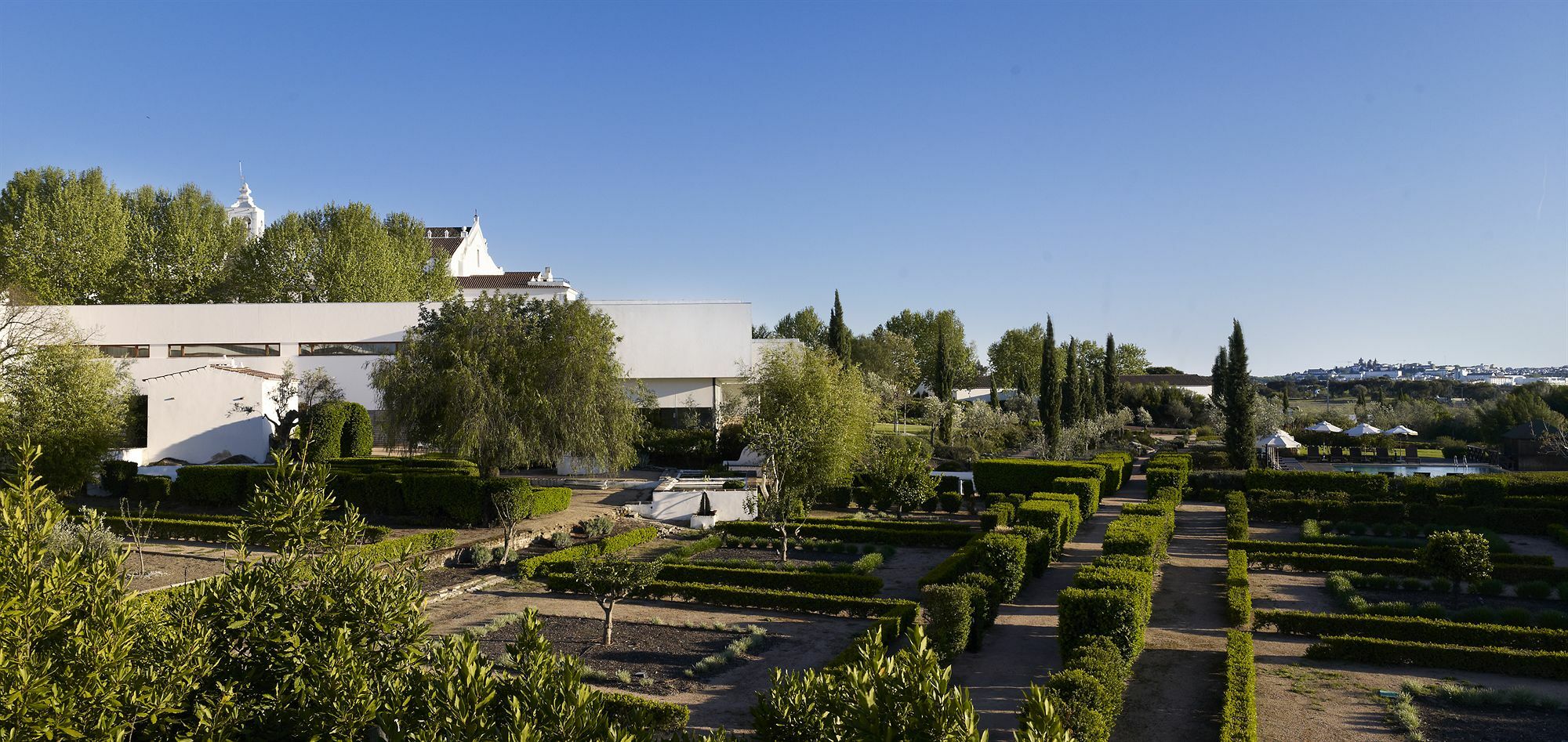 Convento Do Espinheiro, Historic Hotel & Spa Эвора Экстерьер фото The gardens of the University of Castilla–La Mancha