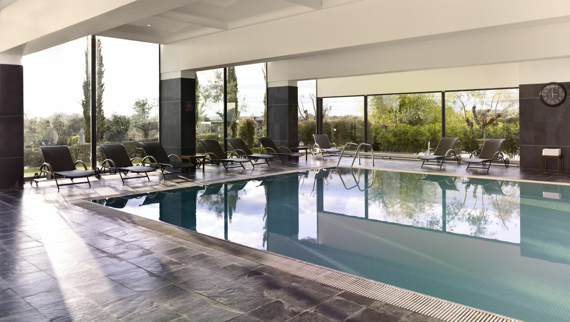 Convento Do Espinheiro, Historic Hotel & Spa Эвора Экстерьер фото The swimming pool at the hotel